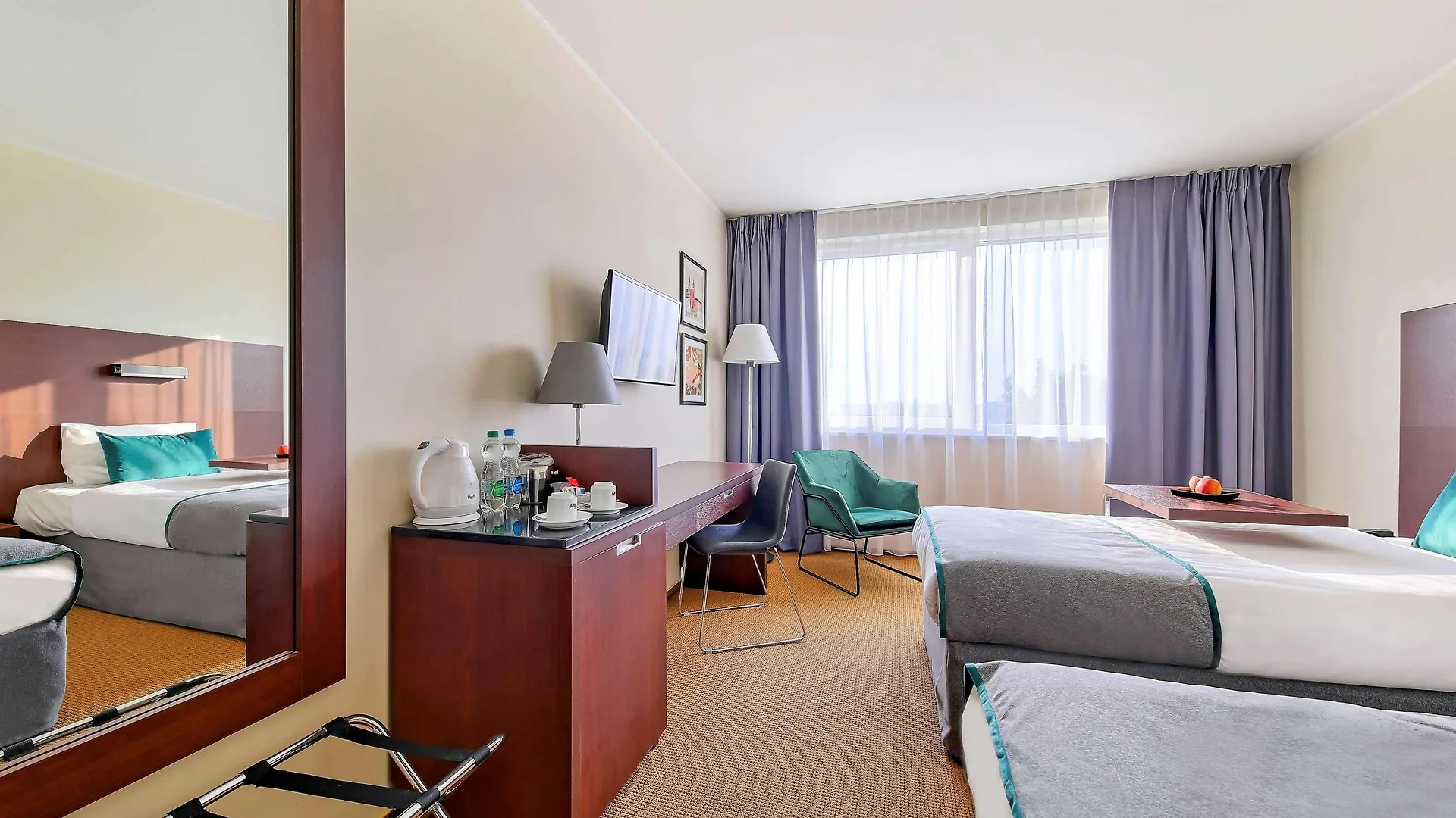 Mercure Warszawa Airport 4*,